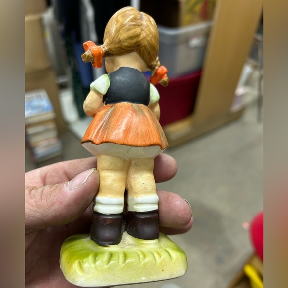 Vintage Erich Stauffer girl with watering can figurine - Picture 3 of 5